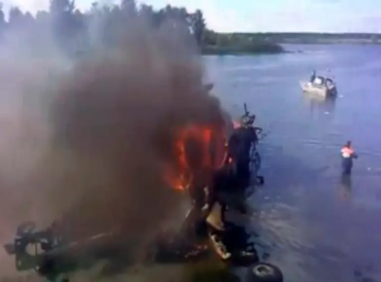 2011-09-07T184149Z-01-YAR04-RTRMDNP-3-RUSSIA-PLANE-CRASH-JPG872054592335190431