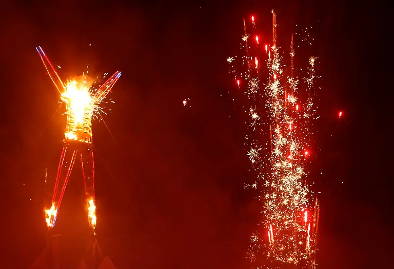 2011-09-04T080516Z-01-SLC41-RTRMDNP-3-BURNING-MAN-USA-JPG1082485436259366933