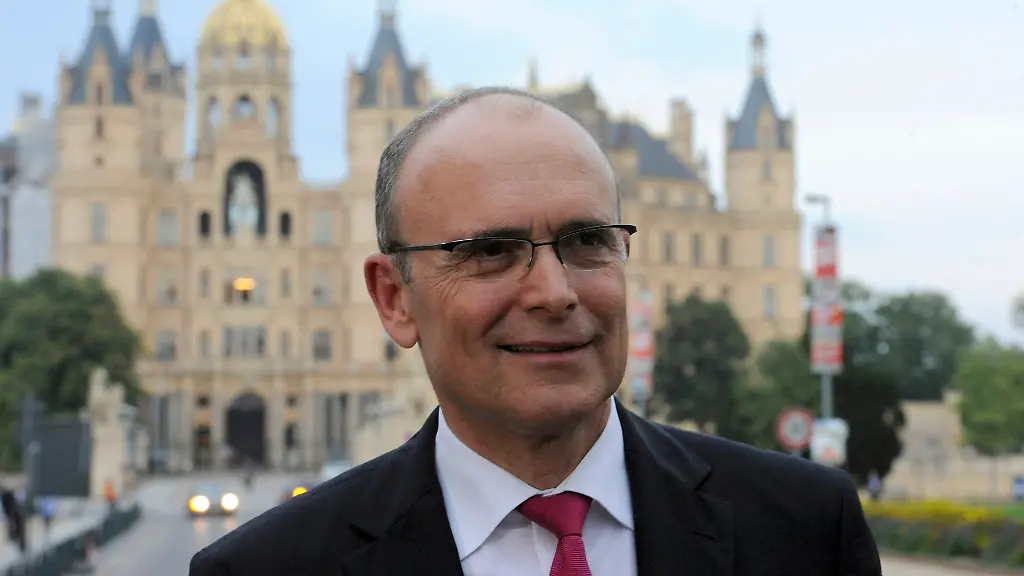 2011-09-04T175609Z-01-AA12-RTRMDNP-3-GERMANY-ELECTION-JPG7565695976437743517