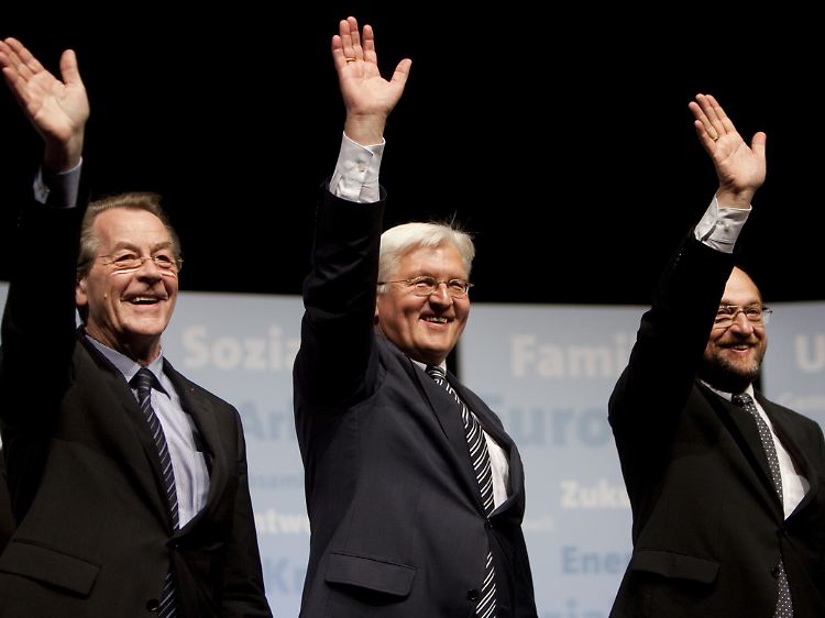 Schön auf Linie: Müntefering, Steinmeier, Schulz.