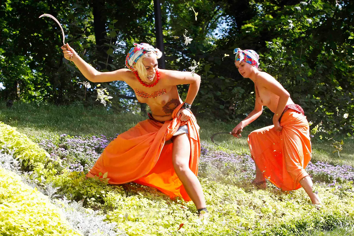 2011-08-24T114235Z-01-KIE06-RTRMDNP-3-UKRAINE-JPG7170556084281036081