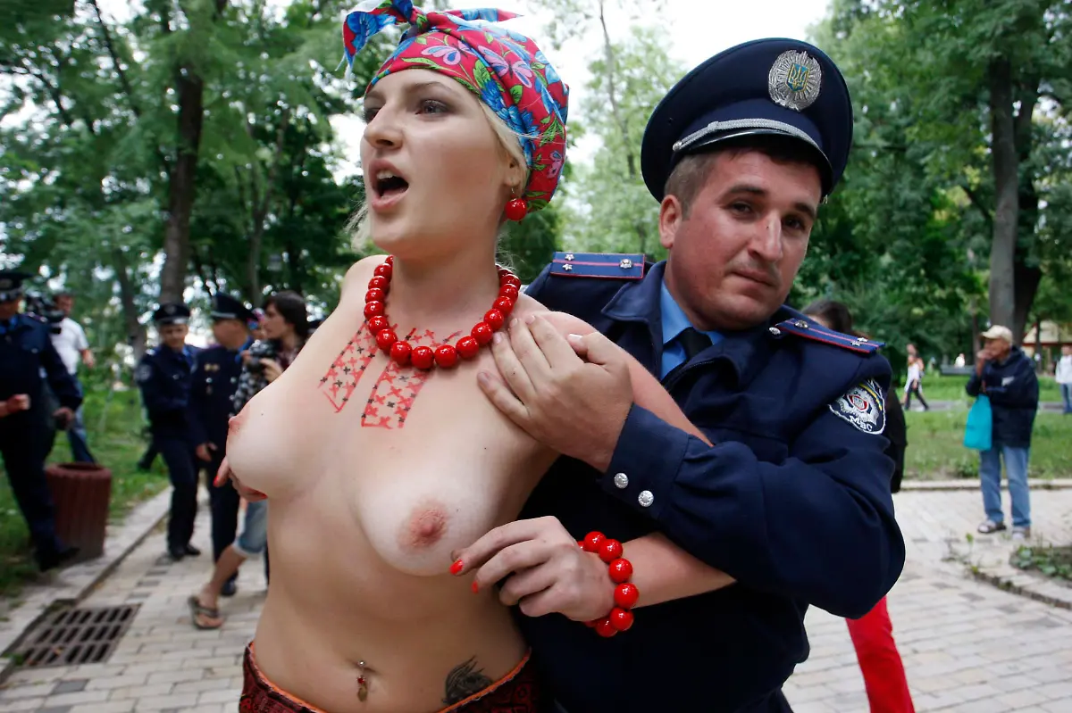 2011-08-24T115640Z-01-KIE10-RTRMDNP-3-UKRAINE-JPG6838068549428301121