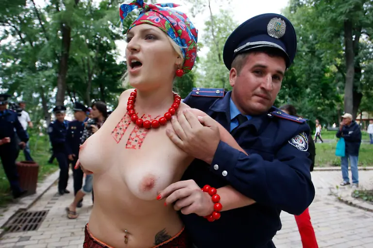 2011-08-24T115640Z-01-KIE10-RTRMDNP-3-UKRAINE-JPG6838068549428301121