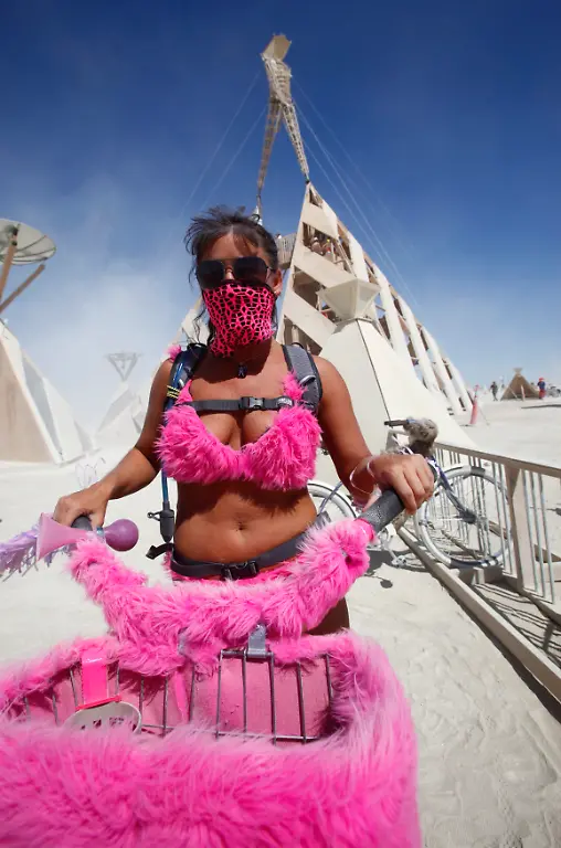 2011-09-01T080142Z-01-BRC04-RTRMDNP-3-USA-BURNINGMAN-JPG5806912562043971013