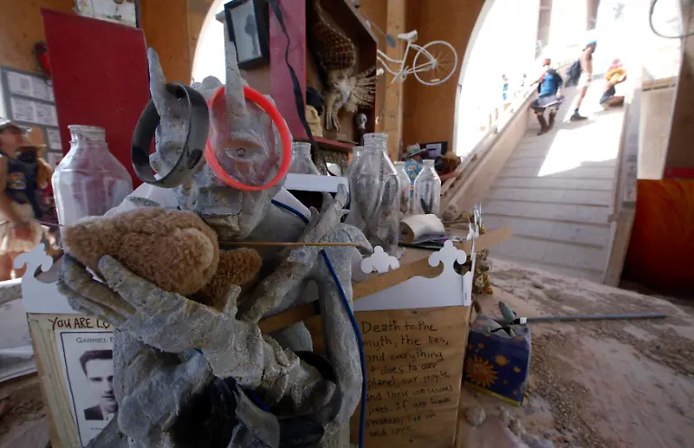 2011-09-01T075420Z-01-BRC40-RTRMDNP-3-USA-BURNINGMAN-JPG7165107121862917863
