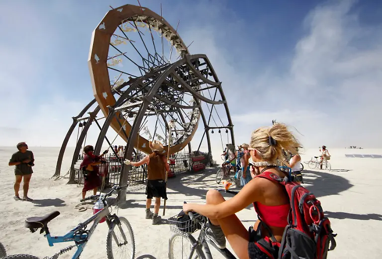 2011-09-01T075749Z-01-BRC09-RTRMDNP-3-USA-BURNINGMAN-JPG2088228139830721761