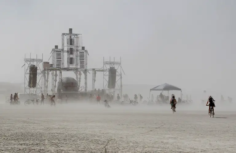 2011-09-01T072822Z-01-BRC32-RTRMDNP-3-USA-BURNINGMAN-JPG1987686906389188696