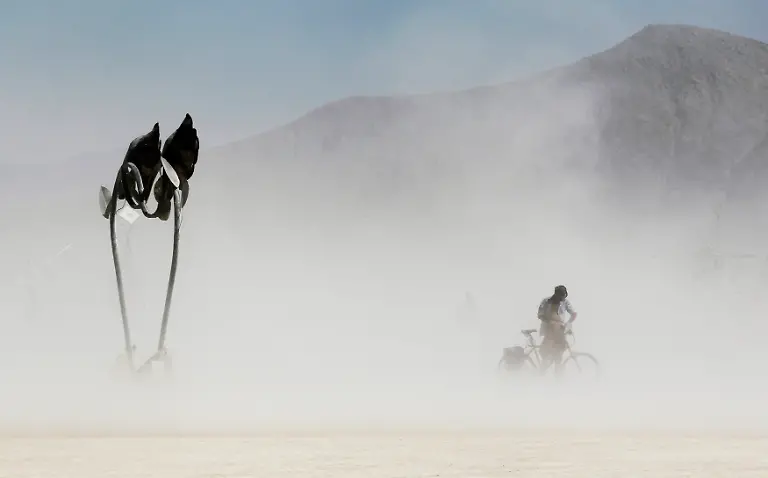 2011-09-01T032417Z-01-BRC10-RTRMDNP-3-USA-BURNINGMAN-JPG5854173380871326117