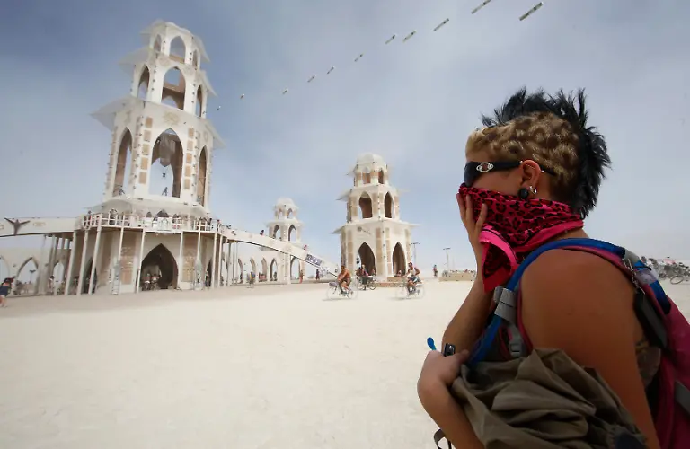2011-09-01T033056Z-01-BRC08-RTRMDNP-3-USA-BURNINGMAN-JPG5287688795130309912