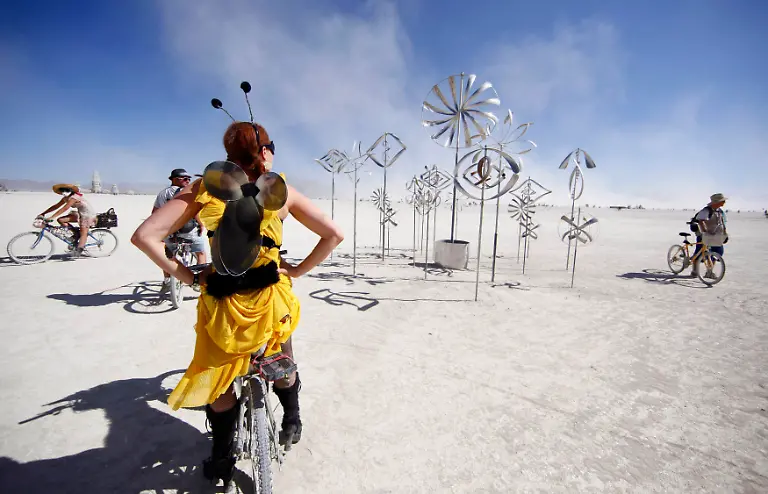2011-09-01T033328Z-01-BRC11-RTRMDNP-3-USA-BURNINGMAN-JPG2292005125835128876