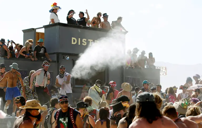 2011-09-01T053537Z-01-BRC07-RTRMDNP-3-BURNING-MAN-JPG7278986710851990379