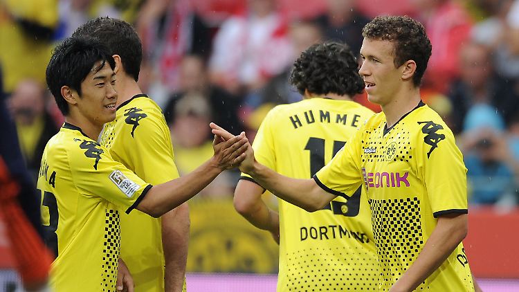 Shinji Kagawa wirbelt wieder im BVB-Mittelfeld, Ivan Perisic (r.) ist neu dabei.