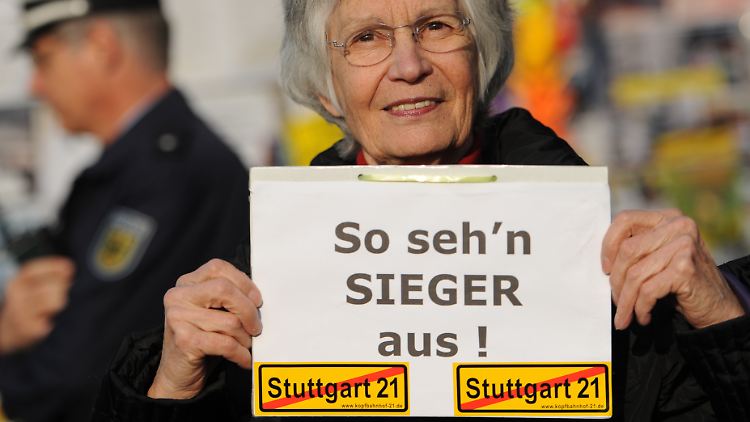 Im Moment sehen die Grünen eher wie die großen Verlierer im Streit um Stuttgart 21 aus.