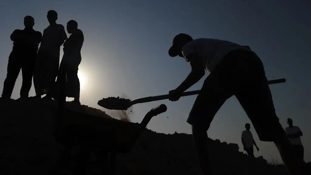 2zuk1011-jpg6014322472553124018