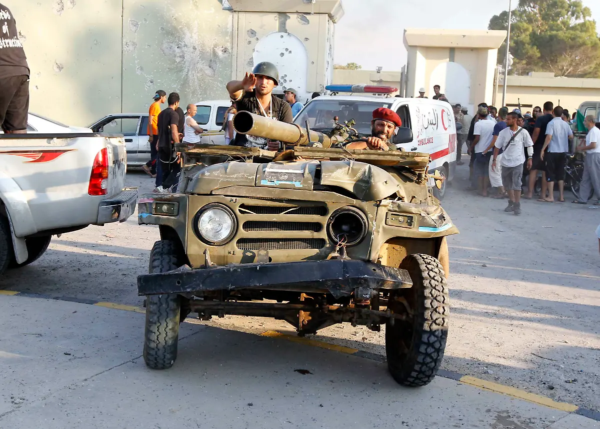 2011-08-23T210452Z-01-LAR206-RTRMDNP-3-LIBYA-JPG5926554180775283069