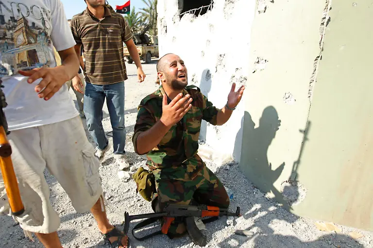 2011-08-23T192659Z-01-ZOH20-RTRMDNP-3-LIBYA-JPG6324285541059260036