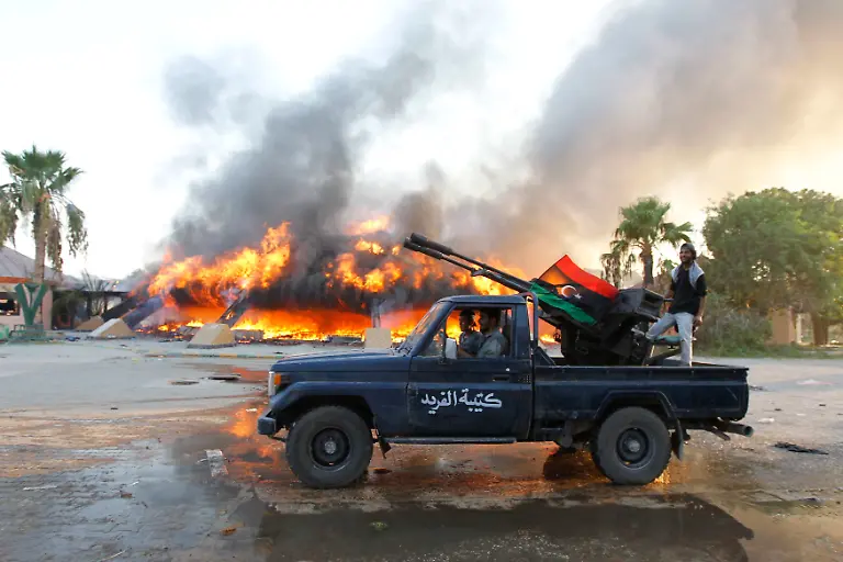 2011-08-23T203859Z-01-LAR101-RTRMDNP-3-LIBYA-JPG7300443823113516881