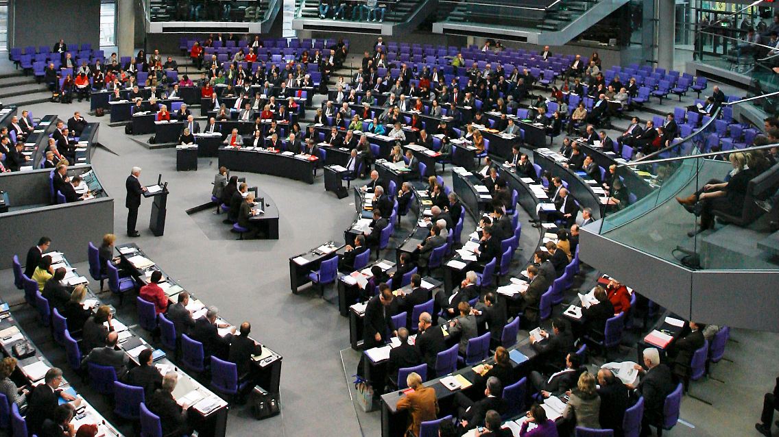Die Unionsfraktion kann mit 21 Überhangmandaten rechnen.