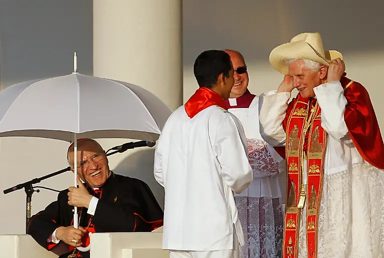 2011-08-18T193416Z-01-SVP01-RTRMDNP-3-POPE-SPAIN-JPG1977532509261230111