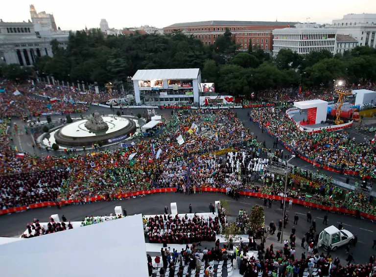 2011-08-18T193523Z-01-MAD250-RTRMDNP-3-POPE-SPAIN-JPG2654806234116788119