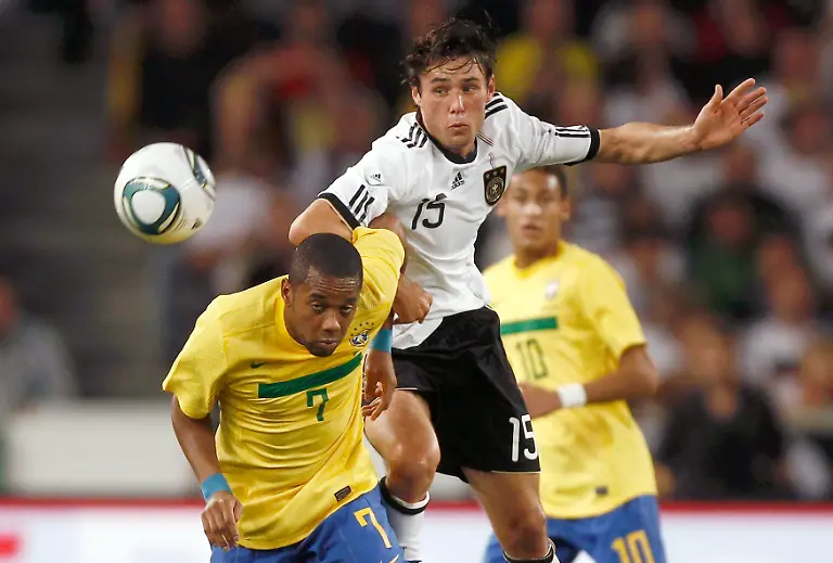 2011-08-10T202145Z-01-AD03-RTRMDNP-3-SOCCER-JPG3405615995875224203