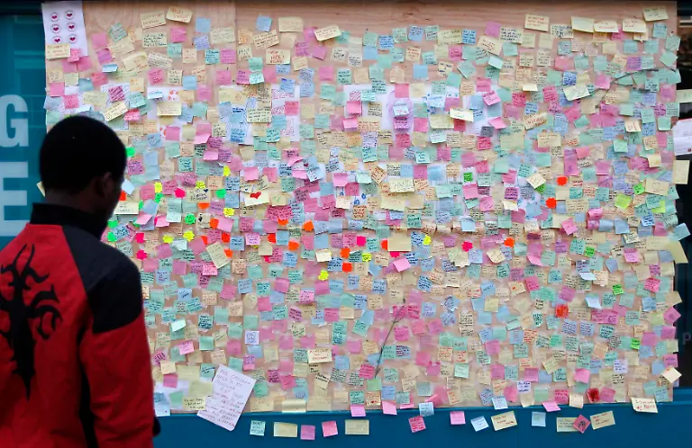 2011-08-10T082301Z-01-CLH101-RTRMDNP-3-BRITAIN-RIOT-JPG99771868842443901