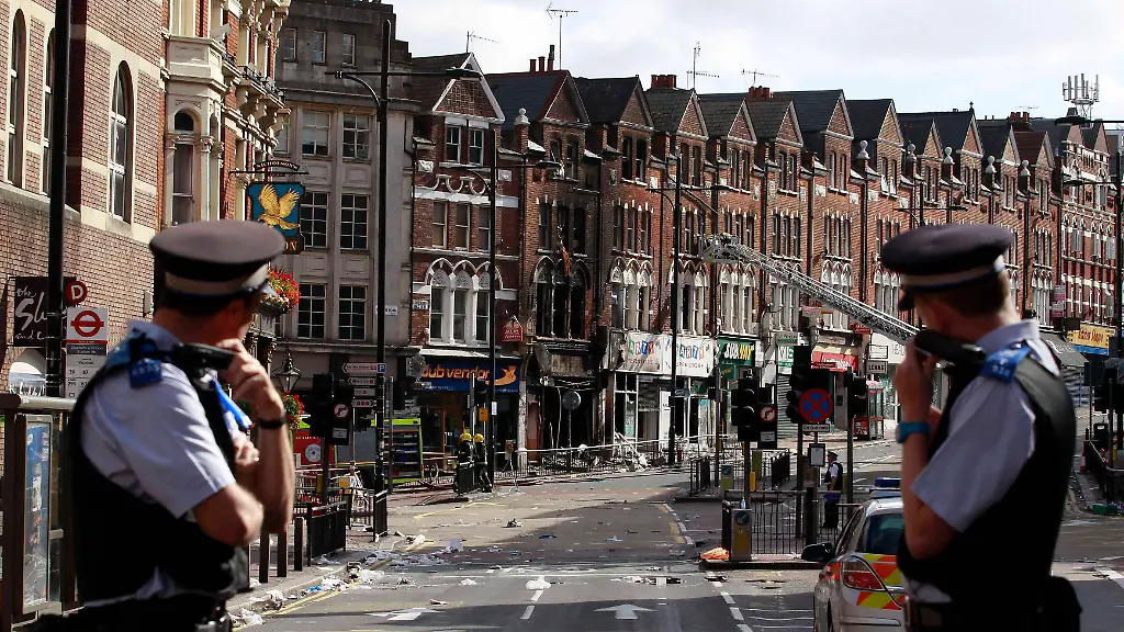 2011-08-09T125439Z-01-SWT02-RTRMDNP-3-BRITAIN-RIOTS-JPG8616190674765610261