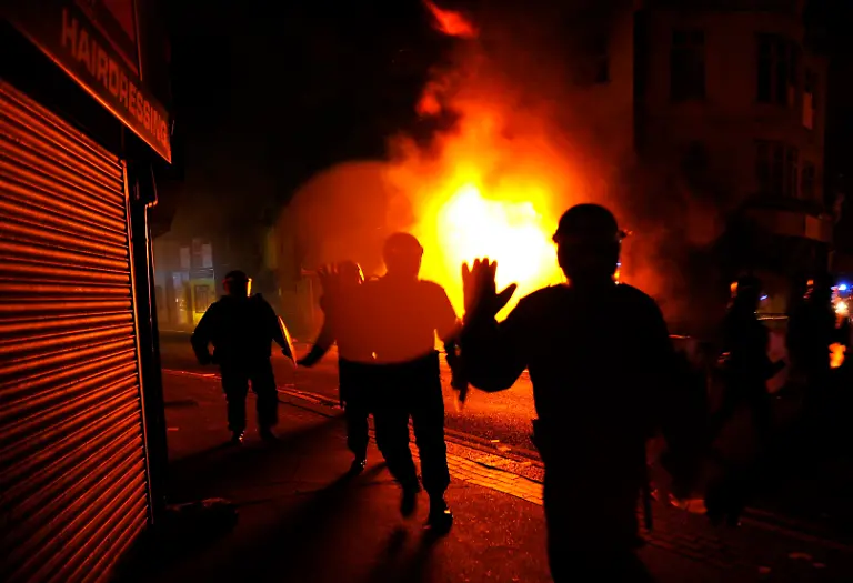 2011-08-09T061048Z-01-DJM102-RTRMDNP-3-BRITAIN-JPG3519363686828740997