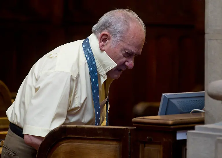 1312792757-jpg3378351557279460780