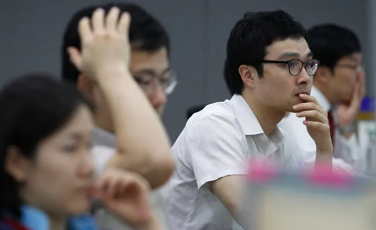 2011-08-08T031928Z-01-SEO201-RTRMDNP-3-MARKETS-KOREA-STOCKS-JPG1193890076041823692