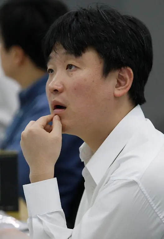 2011-08-08T032011Z-01-SEO202-RTRMDNP-3-MARKETS-KOREA-STOCKS-JPG6207312145244691973