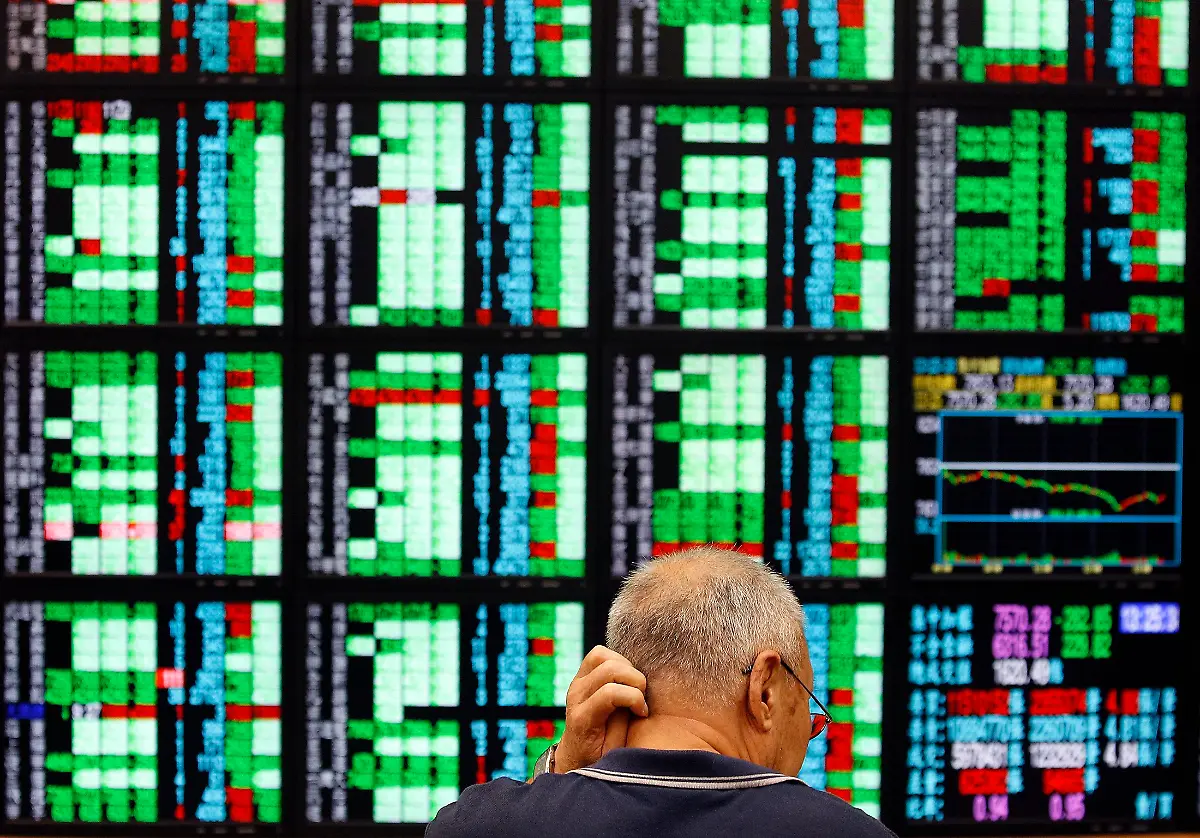 2011-08-08T065509Z-01-TAI01-RTRMDNP-3-MARKET-TAIWAN-STOCKS-JPG3868380721136710913