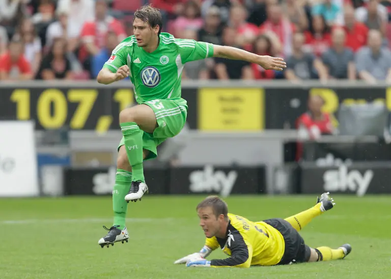 2011-08-06T140844Z-01-WR03-RTRMDNP-3-SOCCER-GERMANY-JPG8617694212889455498