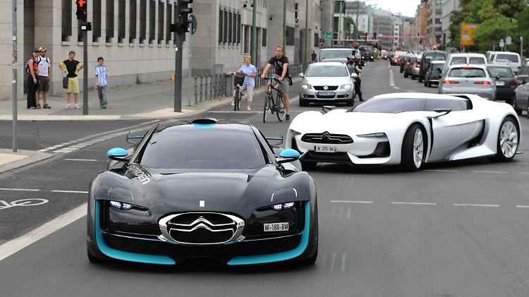 Citroën zeigt im Rahmen der "Creative Tour" unter anderem den "GTbyCitroen" (hinten) und den "Survolt".
