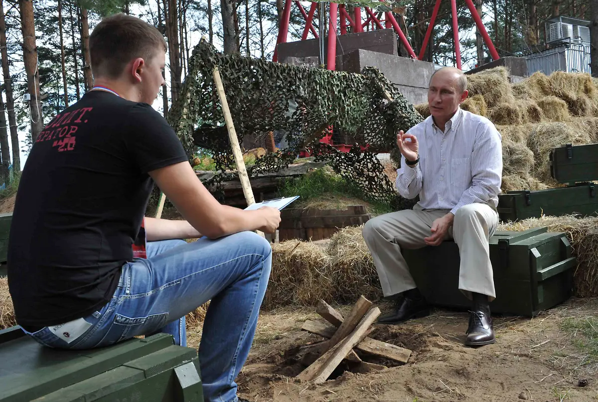 2011-08-01T174051Z-01-SEL14-RTRMDNP-3-RUSSIA-PUTIN-YOUTH-JPG2226262384800016026