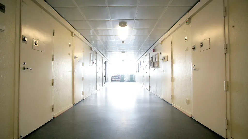 2011-07-27T120000Z-01-SIN909-RTRMDNP-3-NORWAY-JPG3670103637253549759