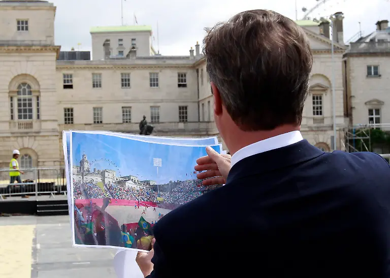 2011-07-27T122953Z-01-SWT06-RTRMDNP-3-BRITAIN-JPG8522819386145951020