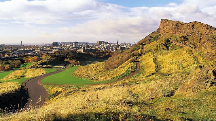 Im Holyrood Park finden Besucher Edinburghs eine Landschaft aus kleinen Seen, zerklüfteten Felsen und einem gewaltigen Berg - und das alles mitten in der Stadt.