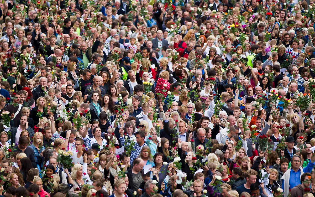 2011-07-25T170722Z-01-SIN100-RTRMDNP-3-NORWAY-JPG6350113301990752496