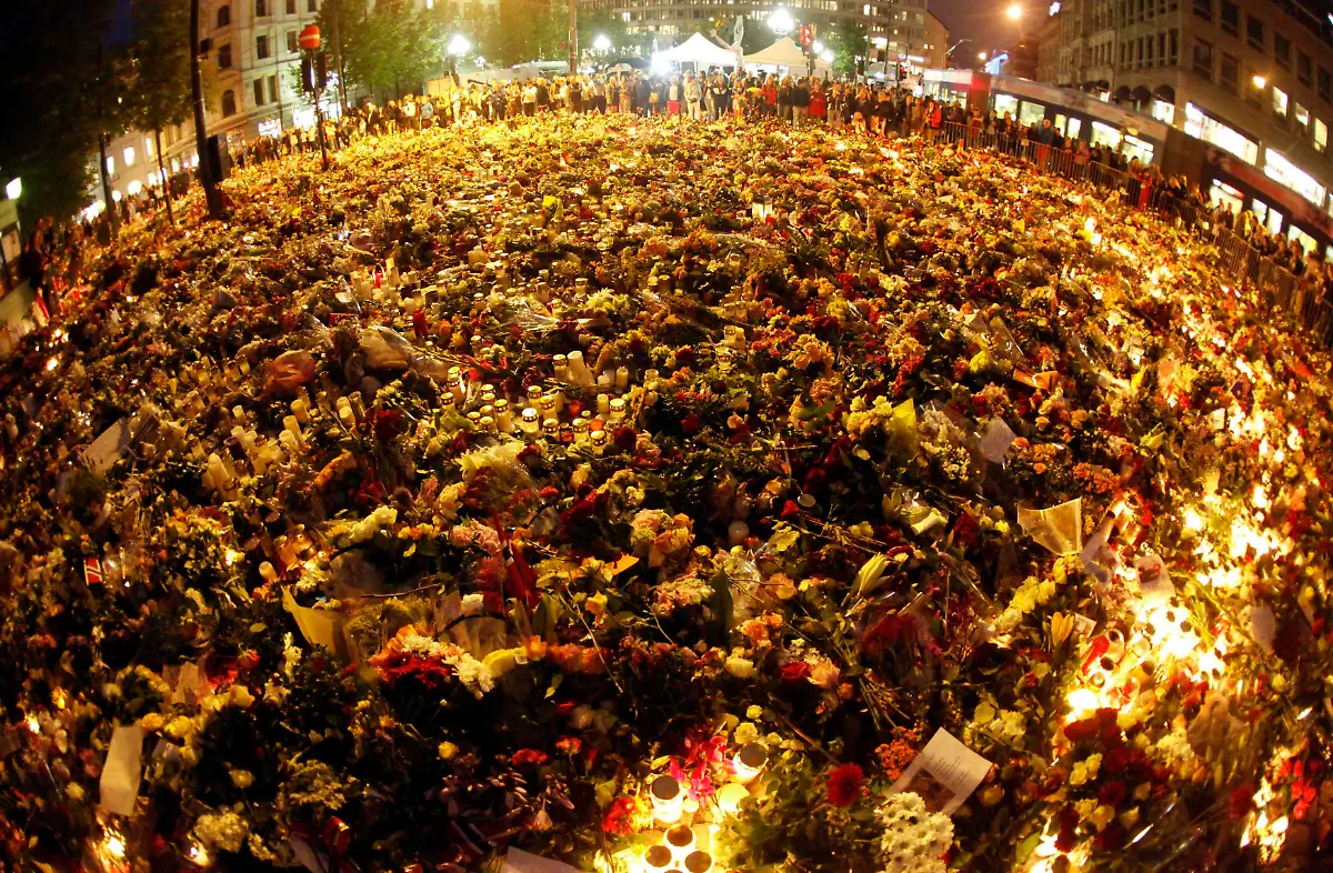 2011-07-25T224529Z-01-FAB29-RTRMDNP-3-NORWAY-MARCH-JPG2791849155282877800