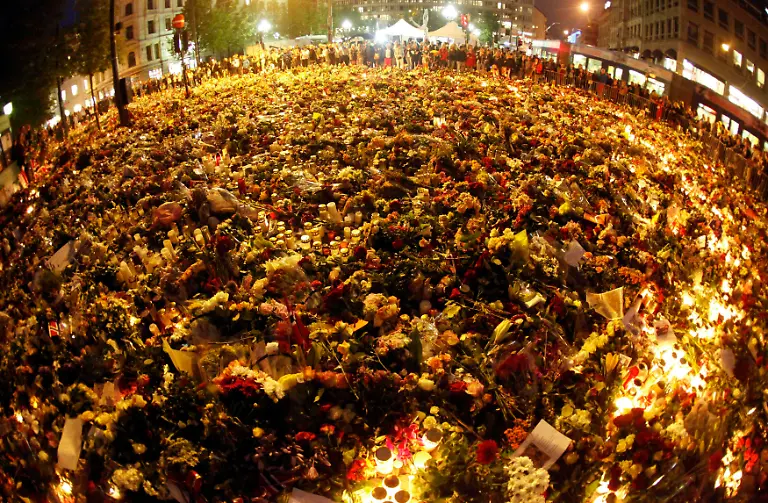 2011-07-25T224529Z-01-FAB29-RTRMDNP-3-NORWAY-MARCH-JPG2791849155282877800