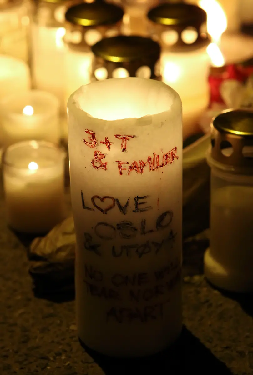 2011-07-25T231121Z-01-FAB36-RTRMDNP-3-NORWAY-MARCH-JPG1808236290485654683