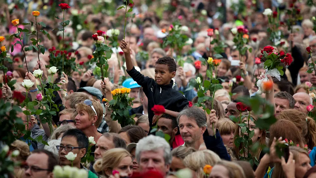 DAB2954-20110725-jpg244411096734608952