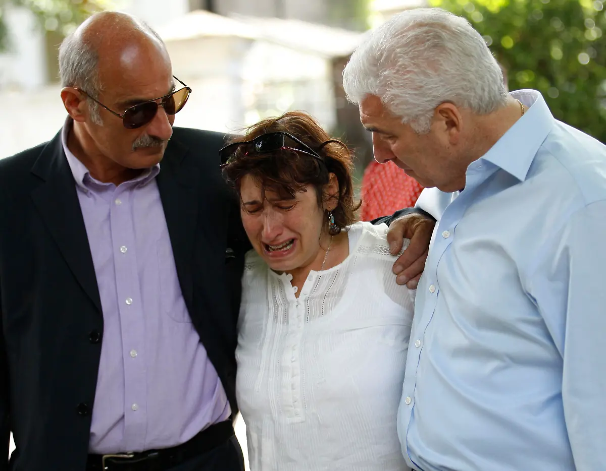 2011-07-25T121539Z-01-LON107-RTRMDNP-3-BRITAIN-WINEHOUSE-JPG3199934069369825871