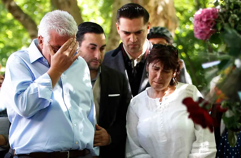 2011-07-25T121702Z-01-LON110-RTRMDNP-3-BRITAIN-WINEHOUSE-JPG5509484676502766447