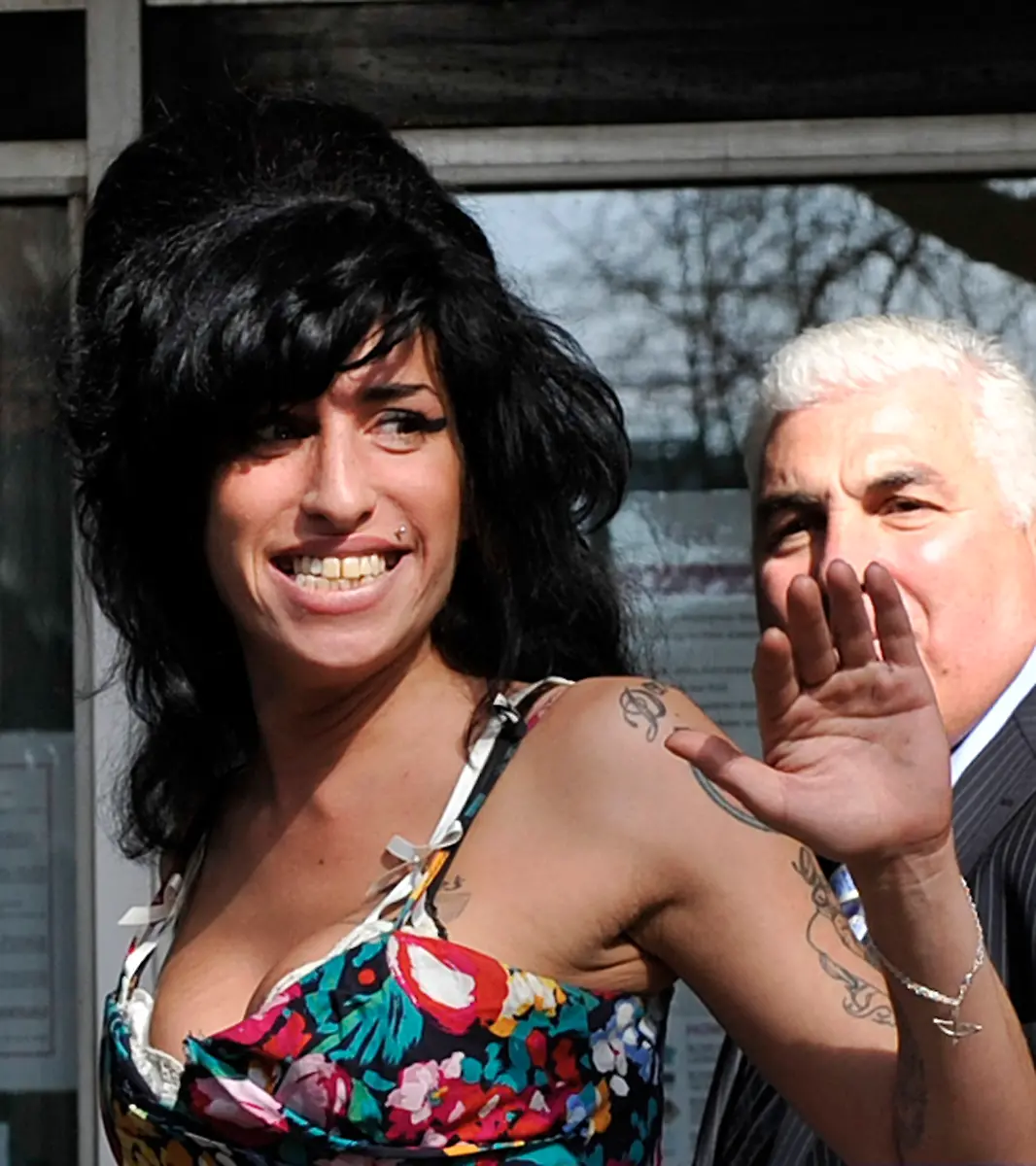 2011-07-23T174304Z-01-SIN07-RTRMDNP-3-BRITAIN-WINEHOUSE-JPG3384477876115413515