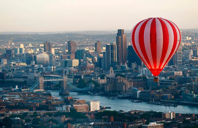 Aufgestiegen-einer-von-sieben-Heissluftballons-die-am-Morgen-in-den-Hoehen-ueber-London-flogen