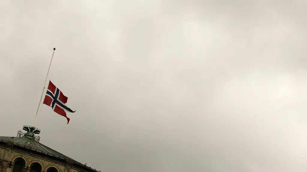 2011-07-23T161844Z-01-WR27-RTRMDNP-3-NORWAY-BLAST-JPG8113312724427272175