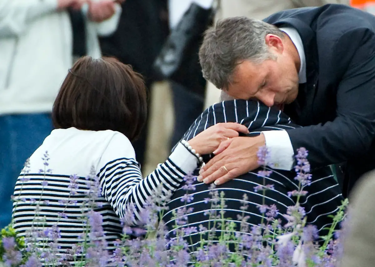 2011-07-23T133614Z-01-SIN122R-RTRMDNP-3-NORWAY-ATTACK-FOREIGN-JPG7921492213897470701