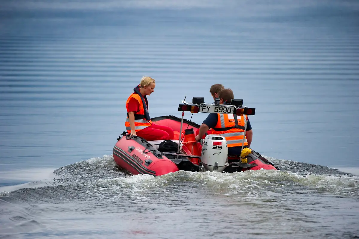 2z714119-jpg3661663592361482964